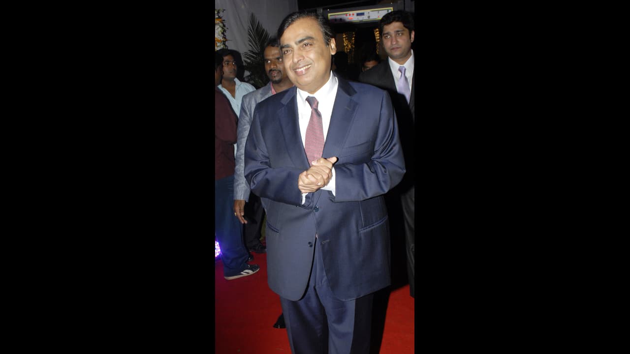 ಇಶಾಳನ್ನು ಮೆಚ್ಚಿ ಆಕೆಗಾಗಿ 5,000 ಕೋಟಿ ರೂ ಹೂಡಿಕೆ ಮಾಡಿದ ಅಂಬಾನಿ ಇಶಾಳನ್ನು ಮೆಚ್ಚಿ ಆಕೆಗಾಗಿ 5,000 ಕೋಟಿ ರೂ ಹೂಡಿಕೆ ಮಾಡಿದ ಅಂಬಾನಿ