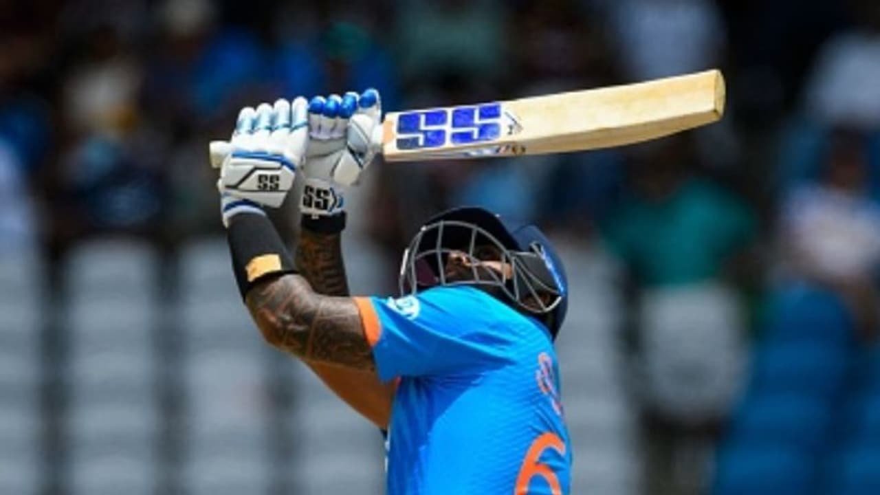 'എന്തൊക്കെ ബഹളമായിരുന്നു, ഒടുവില് പവനായി...'; ഗില്ലിനെയും സൂര്യയേയും പൊരിച്ച് ആരാധകർ 'എന്തൊക്കെ ബഹളമായിരുന്നു, ഒടുവില് പവനായി...'; ഗില്ലിനെയും സൂര്യയേയും പൊരിച്ച് ആരാധകർ