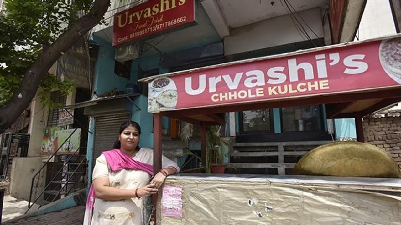 पति का एक्सीडेंट, घर में आर्थिक तंगी फिर कैसे उर्वशी यादव ने खड़ा कर दिया करोड़ों का एम्पायर