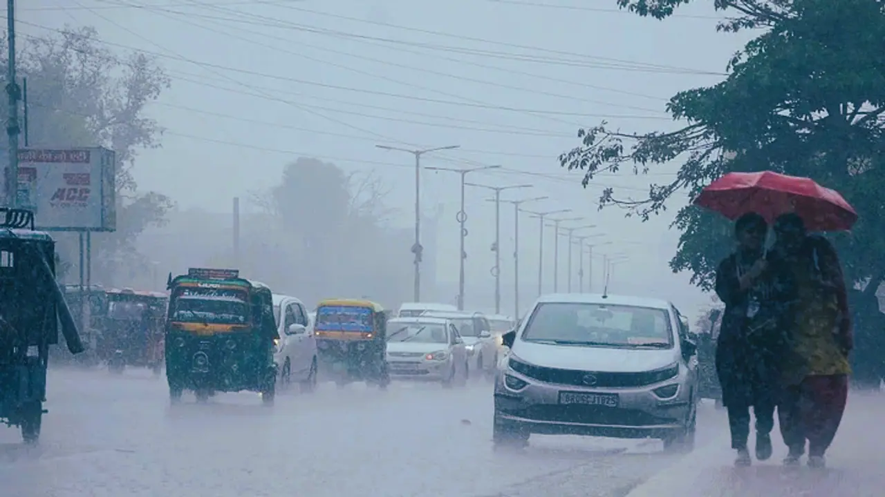 ಕರ್ನಾಟಕದಲ್ಲಿ ಮುಂದುವರಿದ ಮಳೆ: ಮದ್ದೂರಲ್ಲಿ ನಾಲೆಗೆ ಬಿದ್ದು ವ್ಯಕ್ತಿ ಸಾವು ಕರ್ನಾಟಕದಲ್ಲಿ ಮುಂದುವರಿದ ಮಳೆ: ಮದ್ದೂರಲ್ಲಿ ನಾಲೆಗೆ ಬಿದ್ದು ವ್ಯಕ್ತಿ ಸಾವು