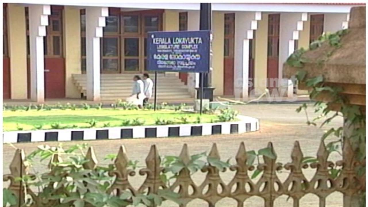 മുഖ്യമന്ത്രിയുടെ ദുരിതാശ്വാസനിധി ദുർവിനിയോഗ പരാതി: ലോകായുക്ത ഫുൾബെഞ്ച് ഇന്ന് കേസ് പരിഗണിക്കും മുഖ്യമന്ത്രിയുടെ ദുരിതാശ്വാസനിധി ദുർവിനിയോഗ പരാതി: ലോകായുക്ത ഫുൾബെഞ്ച് ഇന്ന് കേസ് പരിഗണിക്കും