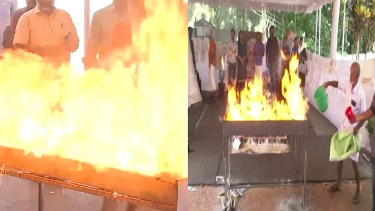 മെഴുകുതിരികള്‍ കത്തിക്കാനുള്ള തിരക്കിനിടെ ഉമ്മന്‍ ചാണ്ടിയുടെ കല്ലറയ്ക്ക് സമീപം അഗ്നിബാധ