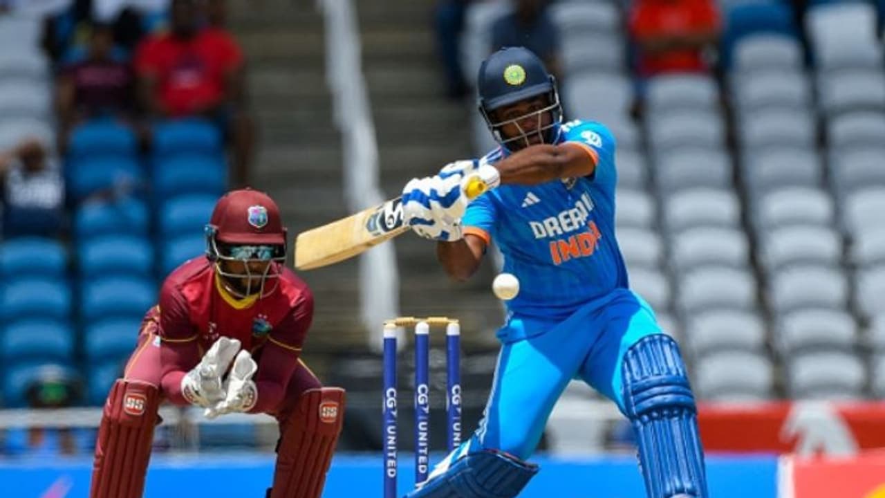 സഞ്ജുവിനെ ഉപയോഗിക്കേണ്ടത് ഇങ്ങനെയല്ല! ടീം മാനേജ്മെന്റിനെതിരെ കടുത്ത വിമര്ശനവുമായി മുന് ഇന്ത്യന് താരം സഞ്ജുവിനെ ഉപയോഗിക്കേണ്ടത് ഇങ്ങനെയല്ല! ടീം മാനേജ്മെന്റിനെതിരെ കടുത്ത വിമര്ശനവുമായി മുന് ഇന്ത്യന് താരം