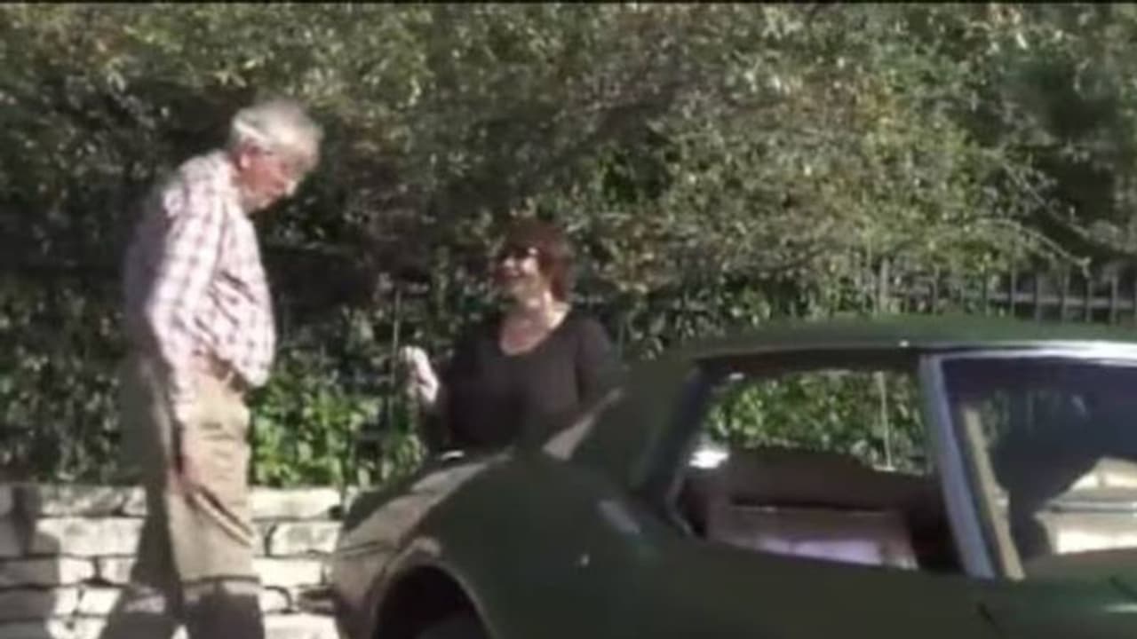 അന്ന് കുടുംബത്തിന് ഭക്ഷണം കണ്ടെത്താനായി വിൽക്കേണ്ടി വന്ന കാർ, അത് വീണ്ടും കയ്യിലെത്തിയ വൃദ്ധന്റെ സന്തോഷം അന്ന് കുടുംബത്തിന് ഭക്ഷണം കണ്ടെത്താനായി വിൽക്കേണ്ടി വന്ന കാർ, അത് വീണ്ടും കയ്യിലെത്തിയ വൃദ്ധന്റെ സന്തോഷം