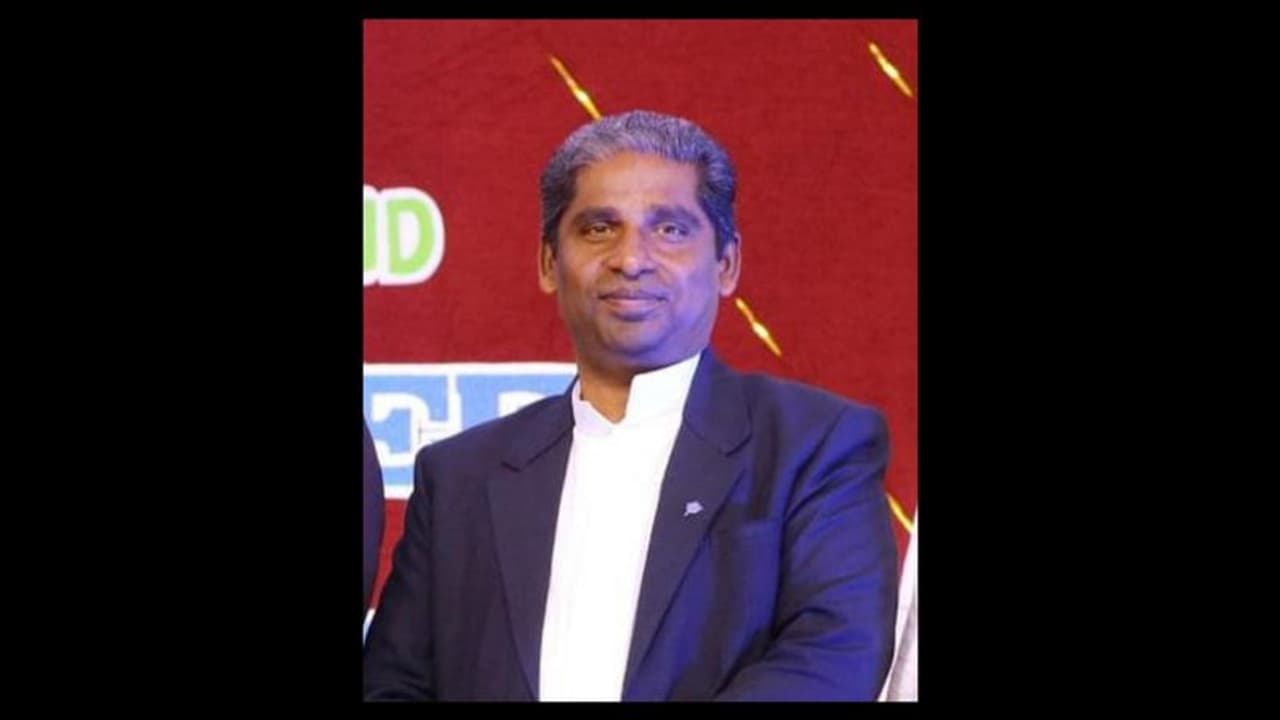 பள்ளி மாணவன் மீது கொடூர தாக்குதல்; தலைமை ஆசிரியர் மீது பெற்றோர் பரபரப்பு புகார்