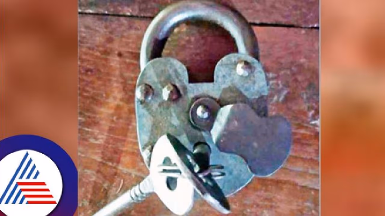 சக ஊழியர்களை அலுவலகத்தில் வைத்து பூட்டியவருக்கு ரூ.2 லட்சம் அபராதம்: சிங்கப்பூர் நீதிமன்றம் அதிரடி! சக ஊழியர்களை அலுவலகத்தில் வைத்து பூட்டியவருக்கு ரூ.2 லட்சம் அபராதம்: சிங்கப்பூர் நீதிமன்றம் அதிரடி!