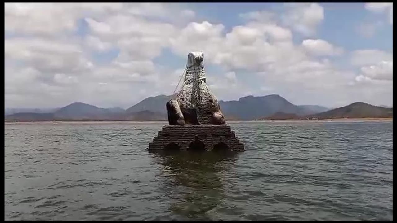 கிடு கிடுவென குறைந்த மேட்டூர் அணை நீர் மட்டம்; முழுவதுமாக வெளியில் தெரியும் நந்தி சிலை கிடு கிடுவென குறைந்த மேட்டூர் அணை நீர் மட்டம்; முழுவதுமாக வெளியில் தெரியும் நந்தி சிலை