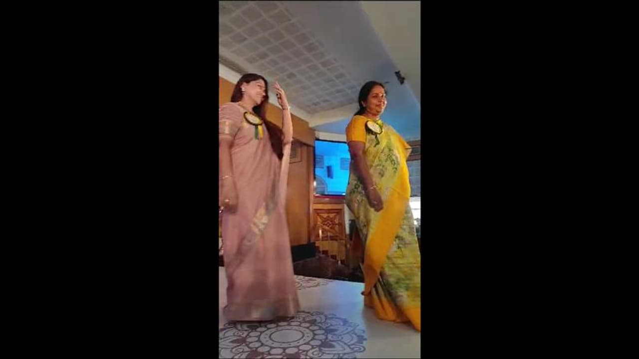 ஸ்டைலிஷ் தமிழச்சியாக மேடையில் மிளிர்ந்த குஷ்பு, வெட்கப்பட்ட வானதி சீனிவாசன்