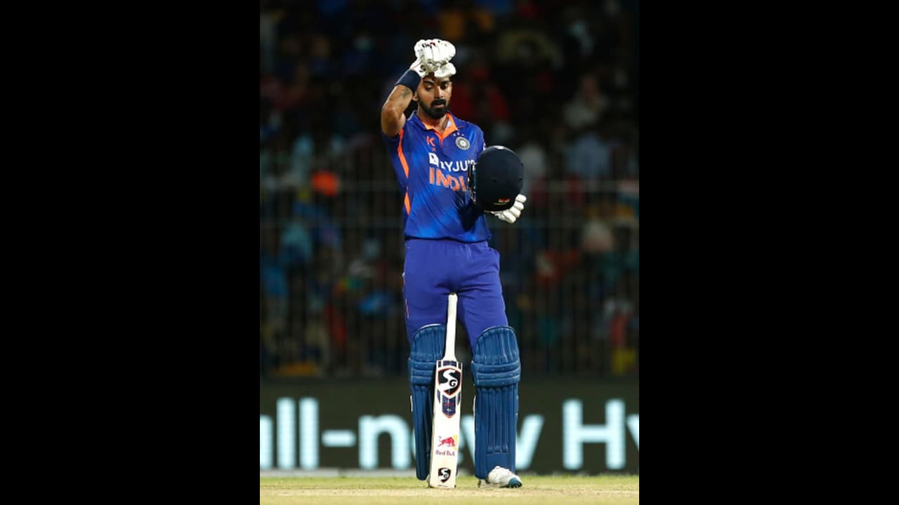 ലോകകപ്പ് ടീം പ്രഖ്യാപിക്കാതെ സസ്പെന്സ് നിലനിര്ത്തി ബിസിസിഐ, രാഹുലിനെ ഉള്പ്പെടുത്താനെന്ന് ആക്ഷേപം ലോകകപ്പ് ടീം പ്രഖ്യാപിക്കാതെ സസ്പെന്സ് നിലനിര്ത്തി ബിസിസിഐ, രാഹുലിനെ ഉള്പ്പെടുത്താനെന്ന് ആക്ഷേപം