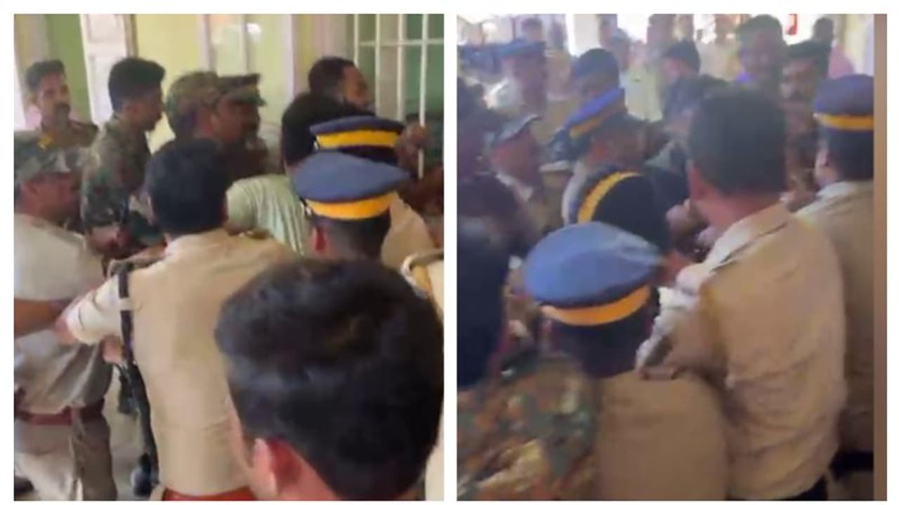 കോടതിയുടെ ജനൽ ചില്ല് തകർത്തു, കൊല്ലത്ത് സ്ഫോടനക്കേസിലെ പ്രതികളുടെ ആക്രമണം; പൂജപ്പുര ജയിലിലേക്ക് മാറ്റി കോടതിയുടെ ജനൽ ചില്ല് തകർത്തു, കൊല്ലത്ത് സ്ഫോടനക്കേസിലെ പ്രതികളുടെ ആക്രമണം; പൂജപ്പുര ജയിലിലേക്ക് മാറ്റി