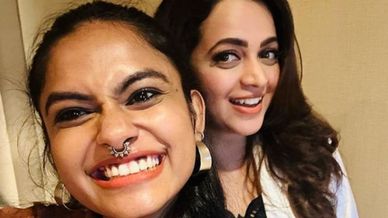 'നിര്ഭയരായ രണ്ട് സ്ത്രീകള്', ഭാവനയ്ക്കൊപ്പമുള്ള ഫോട്ടോ പങ്കുവെച്ച് ലെച്ചു 'നിര്ഭയരായ രണ്ട് സ്ത്രീകള്', ഭാവനയ്ക്കൊപ്പമുള്ള ഫോട്ടോ പങ്കുവെച്ച് ലെച്ചു