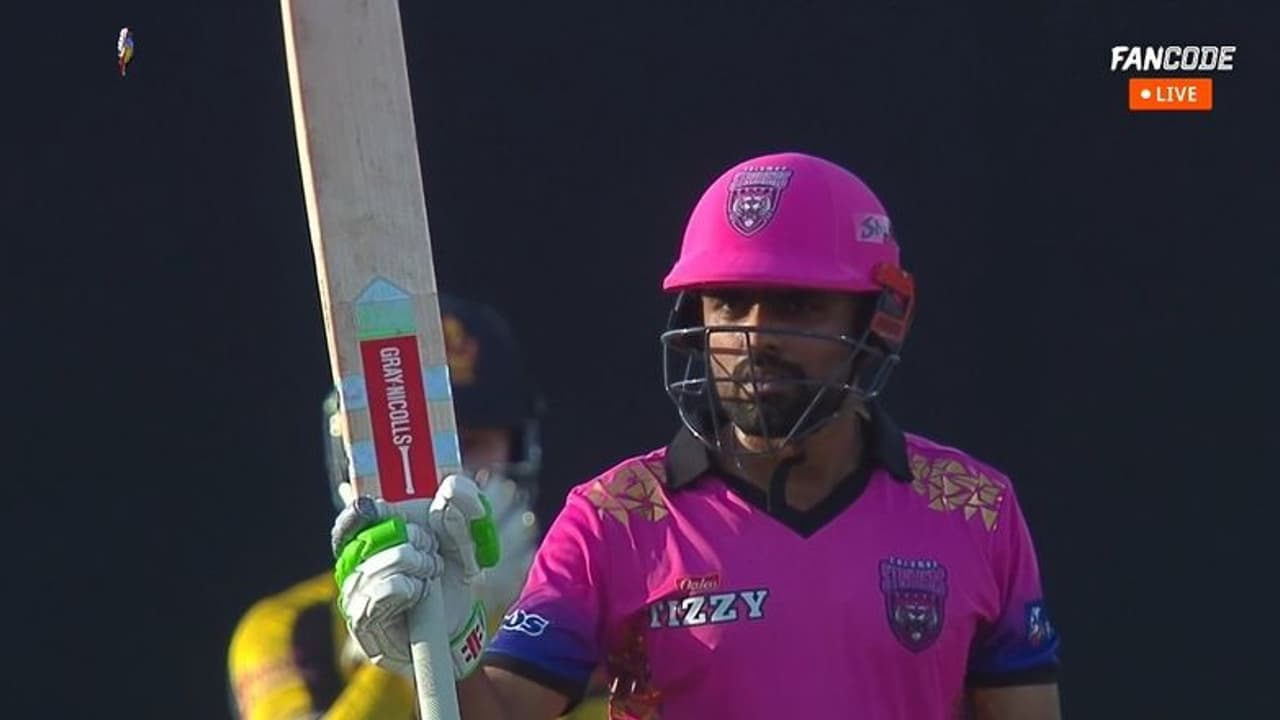 ടി20 ക്രിക്കറ്റില് ചരിത്രനേട്ടം സ്വന്തമാക്കി ബാബര് അസം; ക്രിസ് ഗെയ്ലിനു പിന്നില് രണ്ടാമന് ടി20 ക്രിക്കറ്റില് ചരിത്രനേട്ടം സ്വന്തമാക്കി ബാബര് അസം; ക്രിസ് ഗെയ്ലിനു പിന്നില് രണ്ടാമന്