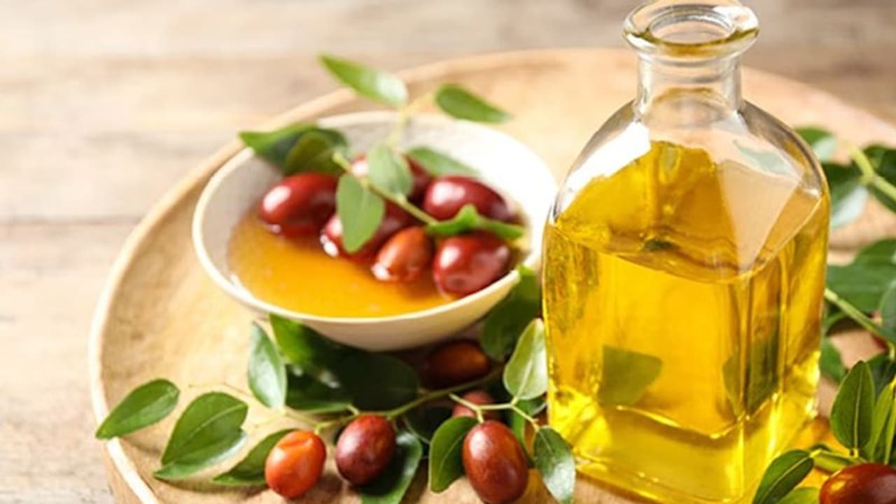 Hair Care: 5 surprising advantages of Jojoba Oil daily Hair Care: 5 surprising advantages of Jojoba Oil daily