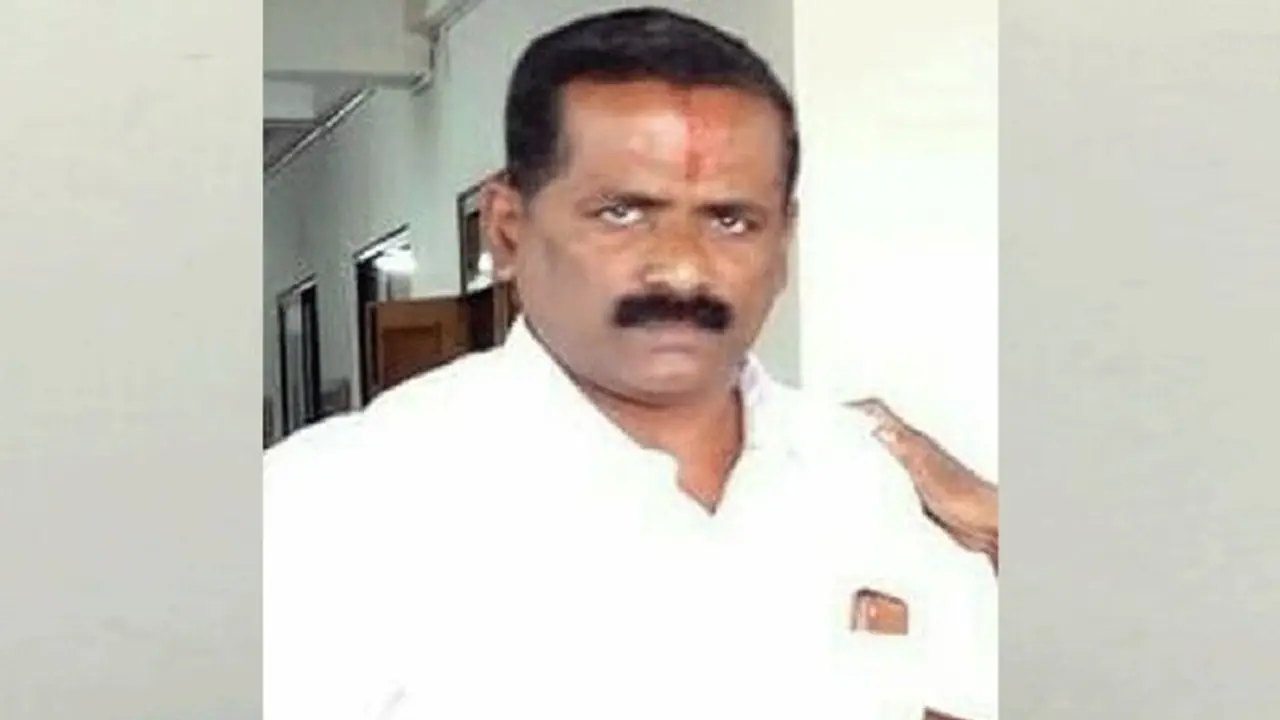 ಮಾನಸಿಕ ಅಸ್ವಸ್ಥ ಮುಸ್ಲಿಂ ಯುವತಿಯನ್ನು ಸ್ವೀಕರಿಸಲು ಒಪ್ಪದ ಕುಟುಂಬ: ಸೂಕ್ತ ಕ್ರಮಕ್ಕೆ ವಿಶು ಶೆಟ್ಟಿ ಆಗ್ರಹ ಮಾನಸಿಕ ಅಸ್ವಸ್ಥ ಮುಸ್ಲಿಂ ಯುವತಿಯನ್ನು ಸ್ವೀಕರಿಸಲು ಒಪ್ಪದ ಕುಟುಂಬ: ಸೂಕ್ತ ಕ್ರಮಕ್ಕೆ ವಿಶು ಶೆಟ್ಟಿ ಆಗ್ರಹ