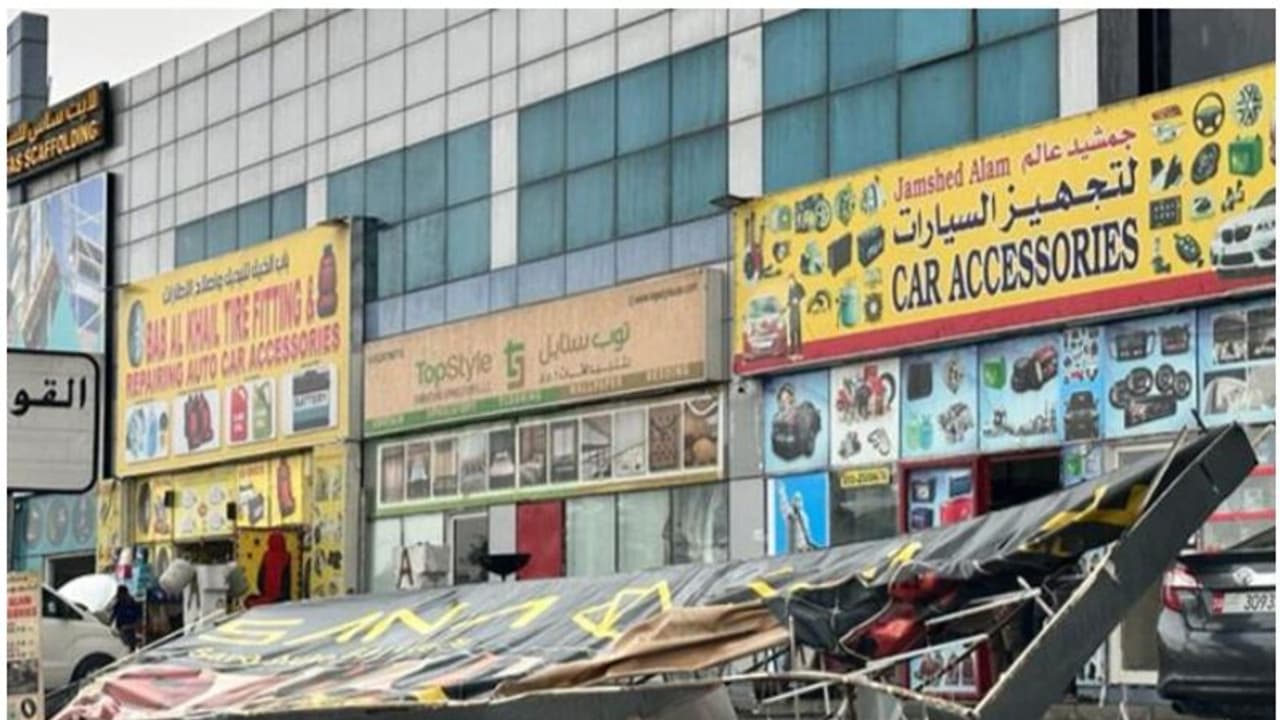 കനത്ത മഴ: യുഎഇയില് നാശനഷ്ടങ്ങളുണ്ടായവരില് മലയാളികളും, വാഹനങ്ങള്ക്ക് ഉള്പ്പെടെ കേടുപാടുകള് കനത്ത മഴ: യുഎഇയില് നാശനഷ്ടങ്ങളുണ്ടായവരില് മലയാളികളും, വാഹനങ്ങള്ക്ക് ഉള്പ്പെടെ കേടുപാടുകള്