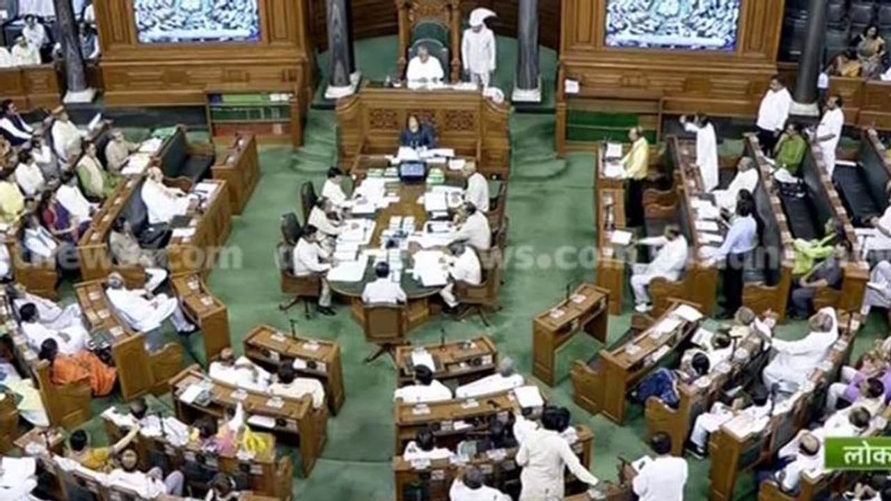 പ്രതിപക്ഷ ബഹളത്തിനിടെ സുപ്രധാന ബില്ലുകൾ പാസാക്കി ലോക്സഭ; രഞ്ജൻ ഗൊഗോയിക്കെതിരെ രാജ്യസഭയിൽ ഇറങ്ങിപ്പോക്ക് പ്രതിപക്ഷ ബഹളത്തിനിടെ സുപ്രധാന ബില്ലുകൾ പാസാക്കി ലോക്സഭ; രഞ്ജൻ ഗൊഗോയിക്കെതിരെ രാജ്യസഭയിൽ ഇറങ്ങിപ്പോക്ക്