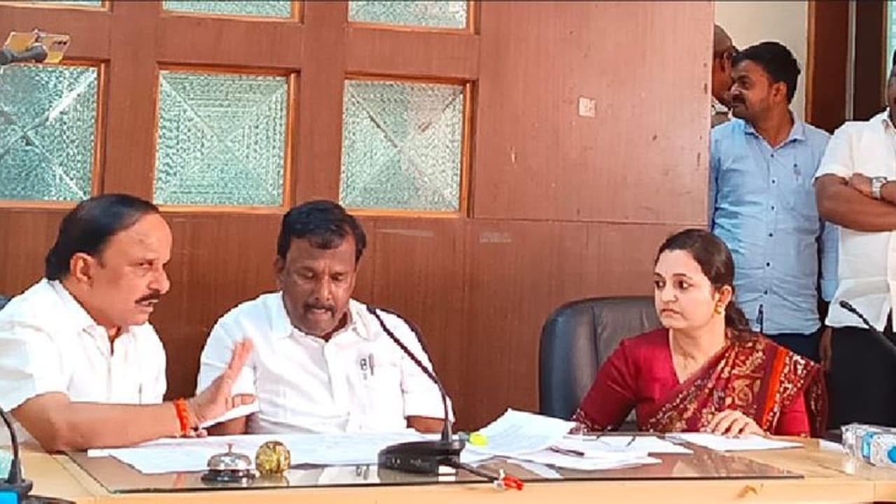 ಭದ್ರಾ ಮೇಲ್ದಂಡೆ ರಾಷ್ಟ್ರೀಯ ಯೋಜನೆಗೆ ಎಳ್ಳು ನೀರು? ಕೇಂದ್ರ ಸಚಿವ ಹೇಳಿದ್ದೇನು ನೋಡಿ! ಭದ್ರಾ ಮೇಲ್ದಂಡೆ ರಾಷ್ಟ್ರೀಯ ಯೋಜನೆಗೆ ಎಳ್ಳು ನೀರು? ಕೇಂದ್ರ ಸಚಿವ ಹೇಳಿದ್ದೇನು ನೋಡಿ!