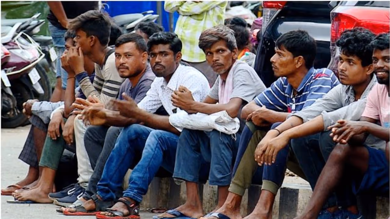 Israel: మన దేశం నుంచి ఇజ్రాయెల్కు 10 వేల మంది వర్కర్లు.. వచ్చే వారం నుంచి ప్రయాణం Israel: మన దేశం నుంచి ఇజ్రాయెల్కు 10 వేల మంది వర్కర్లు.. వచ్చే వారం నుంచి ప్రయాణం