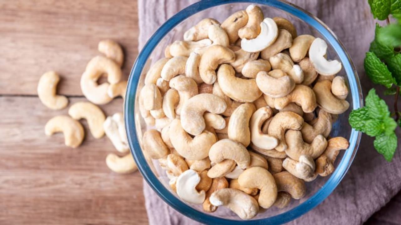 100 ഗ്രാം കശുവണ്ടിയില് എന്തൊക്കെയുണ്ടെന്ന് അറിയാമോ? 100 ഗ്രാം കശുവണ്ടിയില് എന്തൊക്കെയുണ്ടെന്ന് അറിയാമോ?