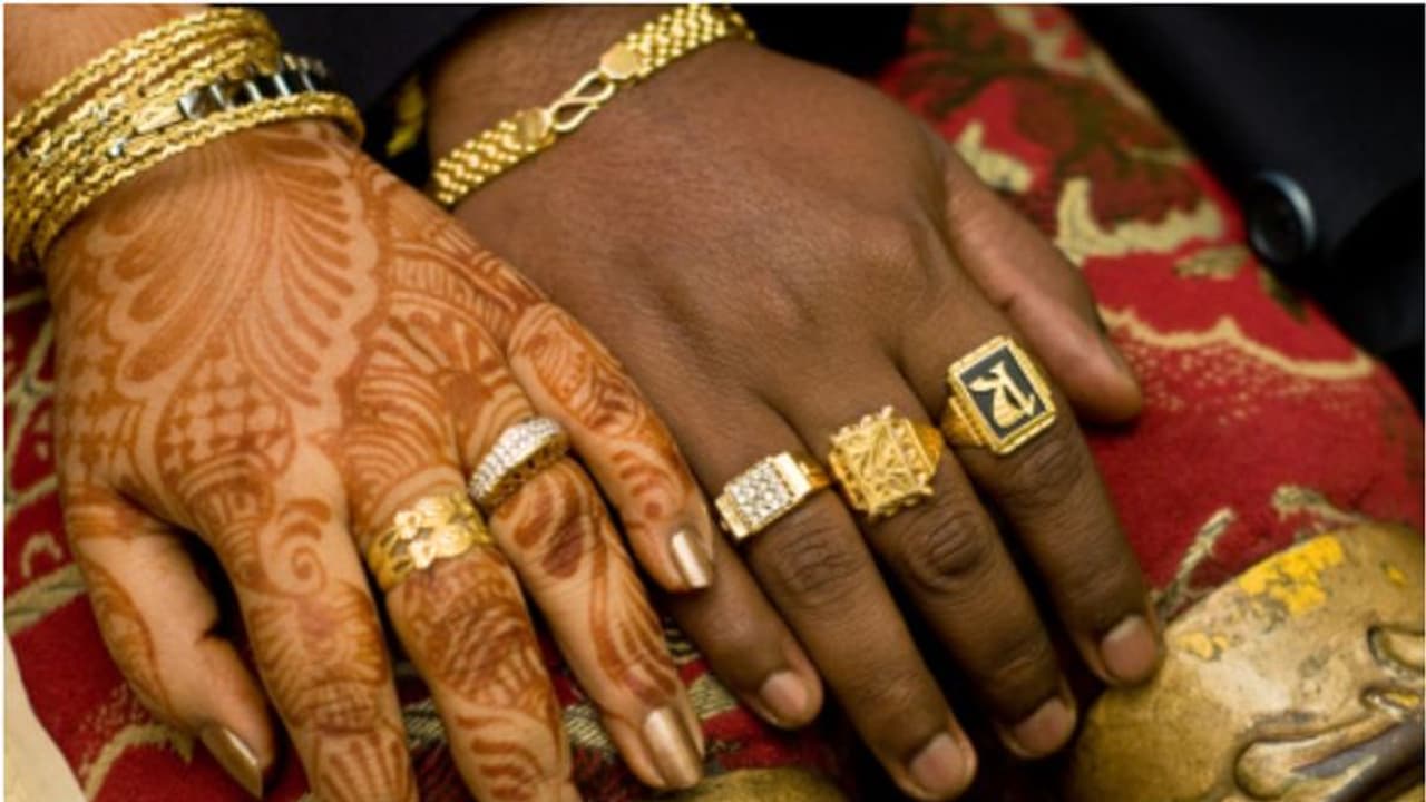 ഭര്ത്താവിന്റെ കറുത്ത നിറത്തിന് ഭാര്യയുടെ പരിഹാസം; 44 കാരന് വിവാഹ മോചനം അനുവദിച്ച് കോടതി ഭര്ത്താവിന്റെ കറുത്ത നിറത്തിന് ഭാര്യയുടെ പരിഹാസം; 44 കാരന് വിവാഹ മോചനം അനുവദിച്ച് കോടതി