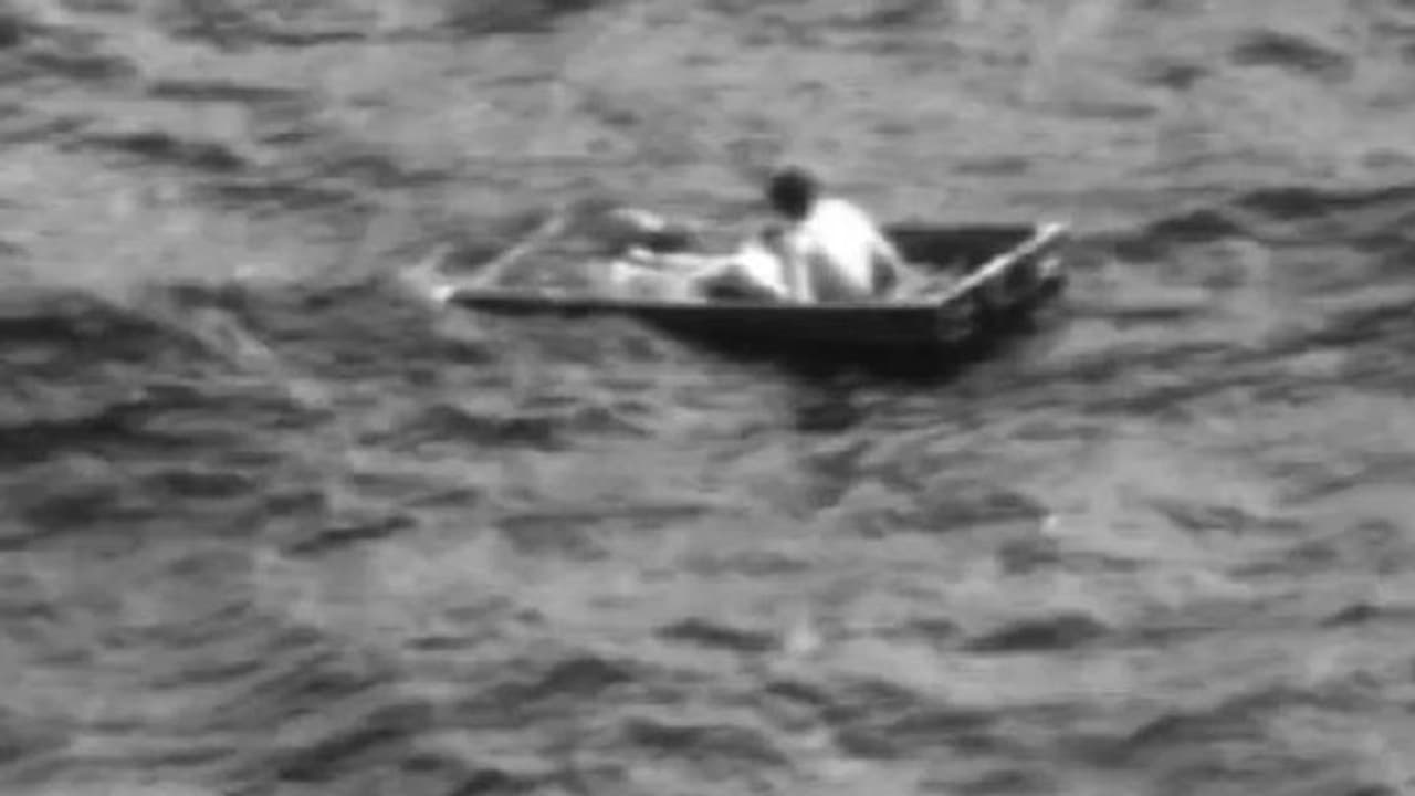 പകൽ കത്തുന്ന സൂര്യൻ, രാത്രി അസ്ഥി മരവിക്കുന്ന തണുപ്പ്; ബോട്ട് തകർന്ന് 48 മണിക്കൂർ ഉൾക്കടലിൽ ഒറ്റയ്ക്ക് ! പകൽ കത്തുന്ന സൂര്യൻ, രാത്രി അസ്ഥി മരവിക്കുന്ന തണുപ്പ്; ബോട്ട് തകർന്ന് 48 മണിക്കൂർ ഉൾക്കടലിൽ ഒറ്റയ്ക്ക് !