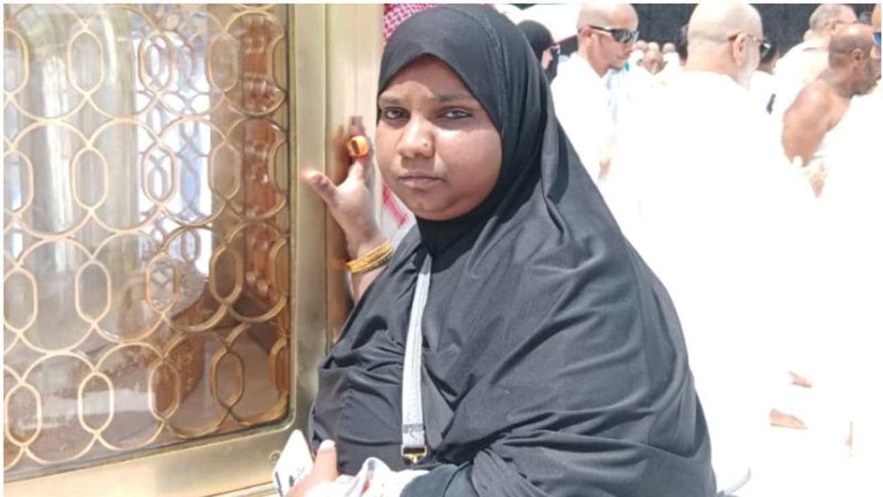 സ്വപ്നസാഫല്യം; നരകയാതനകള്‍ക്കൊടുവില്‍ ഫർഹാന ഉംറ നിർവഹിച്ചു