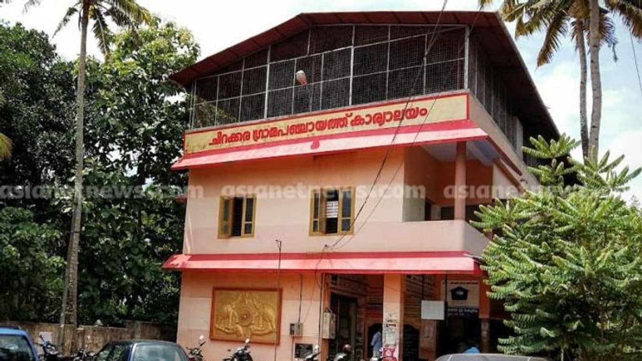 പാളയത്തിൽ പട! സിപിഎം അഗങ്ങളുടെ വോട്ടിൽ കോൺഗ്രസിന് ജയം; ചിറക്കര പഞ്ചായത്ത് ഭരണം യുഡിഎഫിന് പാളയത്തിൽ പട! സിപിഎം അഗങ്ങളുടെ വോട്ടിൽ കോൺഗ്രസിന് ജയം; ചിറക്കര പഞ്ചായത്ത് ഭരണം യുഡിഎഫിന്