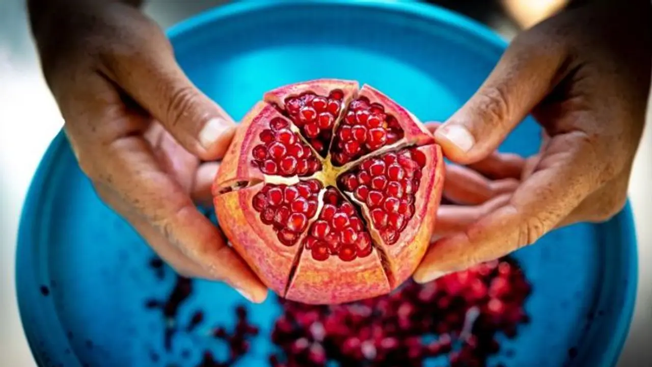 Indian pomegranates go to America, first test batch exported by air