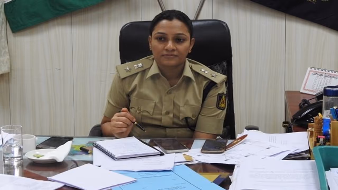 ಚಿಕ್ಕಮಗಳೂರು ಎಸ್ಪಿಯಿಂದ ಹೊಸ ಪ್ರಯತ್ನ: ಜನರ ಸಮಸ್ಯೆ ಕೇಳಲು ಫೋನ್ ಇನ್ ಕಾರ್ಯಕ್ರಮ ಚಿಕ್ಕಮಗಳೂರು ಎಸ್ಪಿಯಿಂದ ಹೊಸ ಪ್ರಯತ್ನ: ಜನರ ಸಮಸ್ಯೆ ಕೇಳಲು ಫೋನ್ ಇನ್ ಕಾರ್ಯಕ್ರಮ