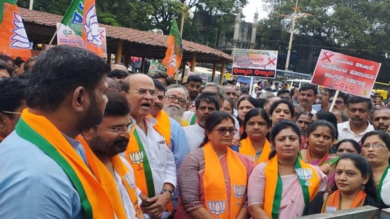 ಕರ್ನಾಟಕದಲ್ಲಿ ಕಾಂಗ್ರೆಸ್ನಿಂದ ದಲಿತ ವಿರೋಧಿ ನೀತಿ: ಬಿಜೆಪಿ ಕರ್ನಾಟಕದಲ್ಲಿ ಕಾಂಗ್ರೆಸ್ನಿಂದ ದಲಿತ ವಿರೋಧಿ ನೀತಿ: ಬಿಜೆಪಿ