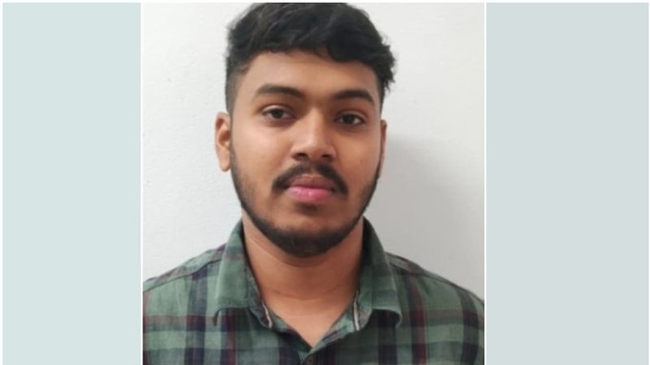 ഒരു വർഷത്തെ ഒളി ജീവിതം വിദേശത്ത്; വന്നിറങ്ങിയത് ബംഗളൂരു വിമാനത്താവളത്തിൽ, തന്ത്രം പൊളിഞ്ഞു; കയ്യോടെ അറസ്റ്റ് ഒരു വർഷത്തെ ഒളി ജീവിതം വിദേശത്ത്; വന്നിറങ്ങിയത് ബംഗളൂരു വിമാനത്താവളത്തിൽ, തന്ത്രം പൊളിഞ്ഞു; കയ്യോടെ അറസ്റ്റ്