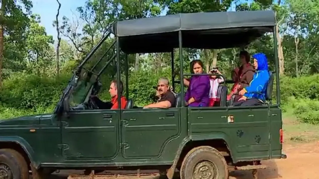 ಚಾಮರಾಜನಗರ: ಬಂಡೀಪುರ ಸಫಾರಿಗೆ ಹೋಗುವ ಪ್ರವಾಸಿಗರಿಗೆ ಗುಡ್ ನ್ಯೂಸ್...! ಚಾಮರಾಜನಗರ: ಬಂಡೀಪುರ ಸಫಾರಿಗೆ ಹೋಗುವ ಪ್ರವಾಸಿಗರಿಗೆ ಗುಡ್ ನ್ಯೂಸ್...!