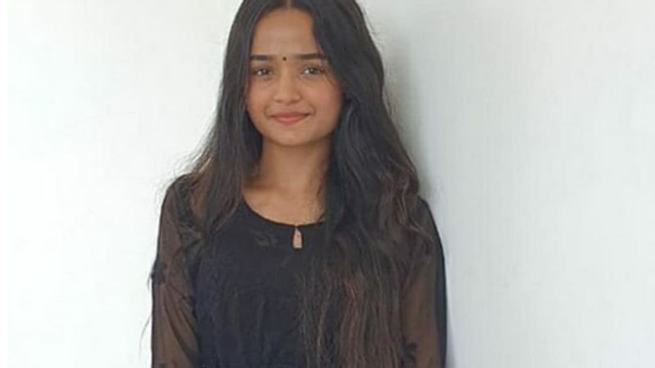 'സഭ്യമല്ലാത്ത ആ ഫോട്ടോയുമായി ഞങ്ങള്‍ക്ക് ബന്ധമില്ല', കുറിപ്പുമായി മീനാക്ഷി