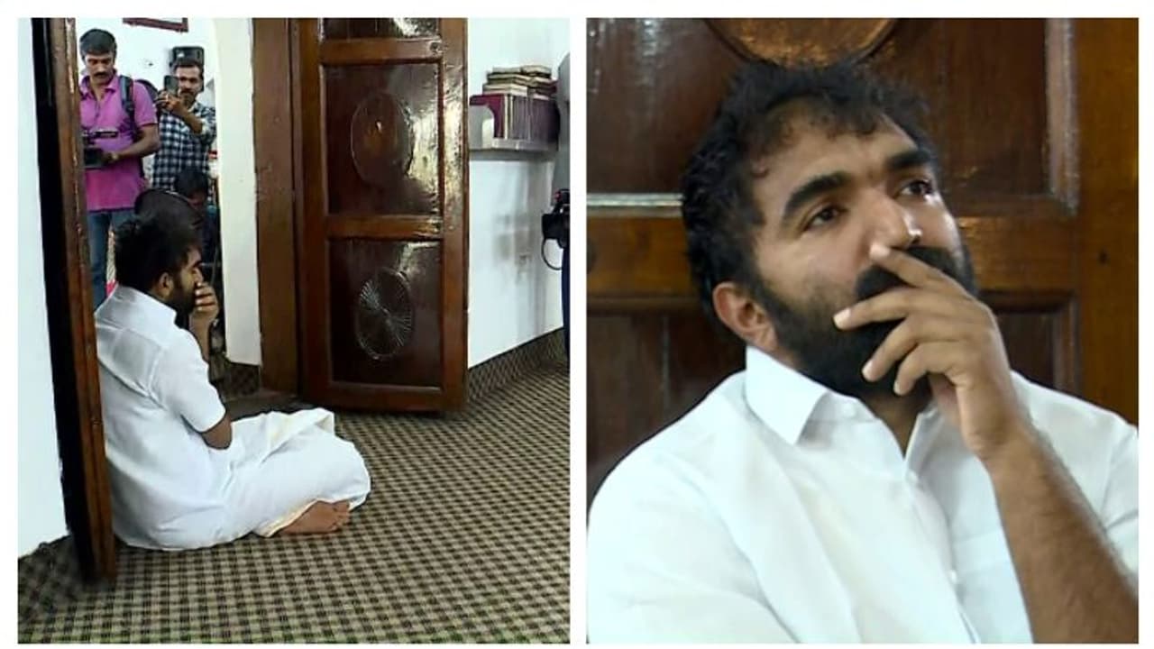 പള്ളിയിൽ നിന്ന് പ്രാർത്ഥനയോടെ തുടക്കം; പുതുപ്പള്ളിയിലേത് രാഷ്ട്രീയ പോരാട്ടമെന്ന് ചാണ്ടി ഉമ്മൻ പള്ളിയിൽ നിന്ന് പ്രാർത്ഥനയോടെ തുടക്കം; പുതുപ്പള്ളിയിലേത് രാഷ്ട്രീയ പോരാട്ടമെന്ന് ചാണ്ടി ഉമ്മൻ