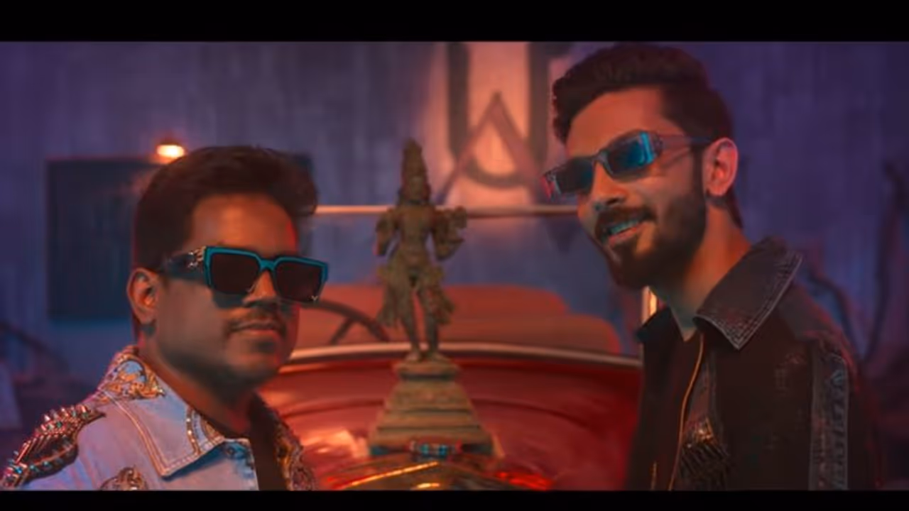 യുവാന്റെ സംഗീതത്തില് ഒപ്പം പാടി അനിരുദ്ധ്; 'അടിയാത്തി' വീഡിയോ സോംഗ് യുവാന്റെ സംഗീതത്തില് ഒപ്പം പാടി അനിരുദ്ധ്; 'അടിയാത്തി' വീഡിയോ സോംഗ്