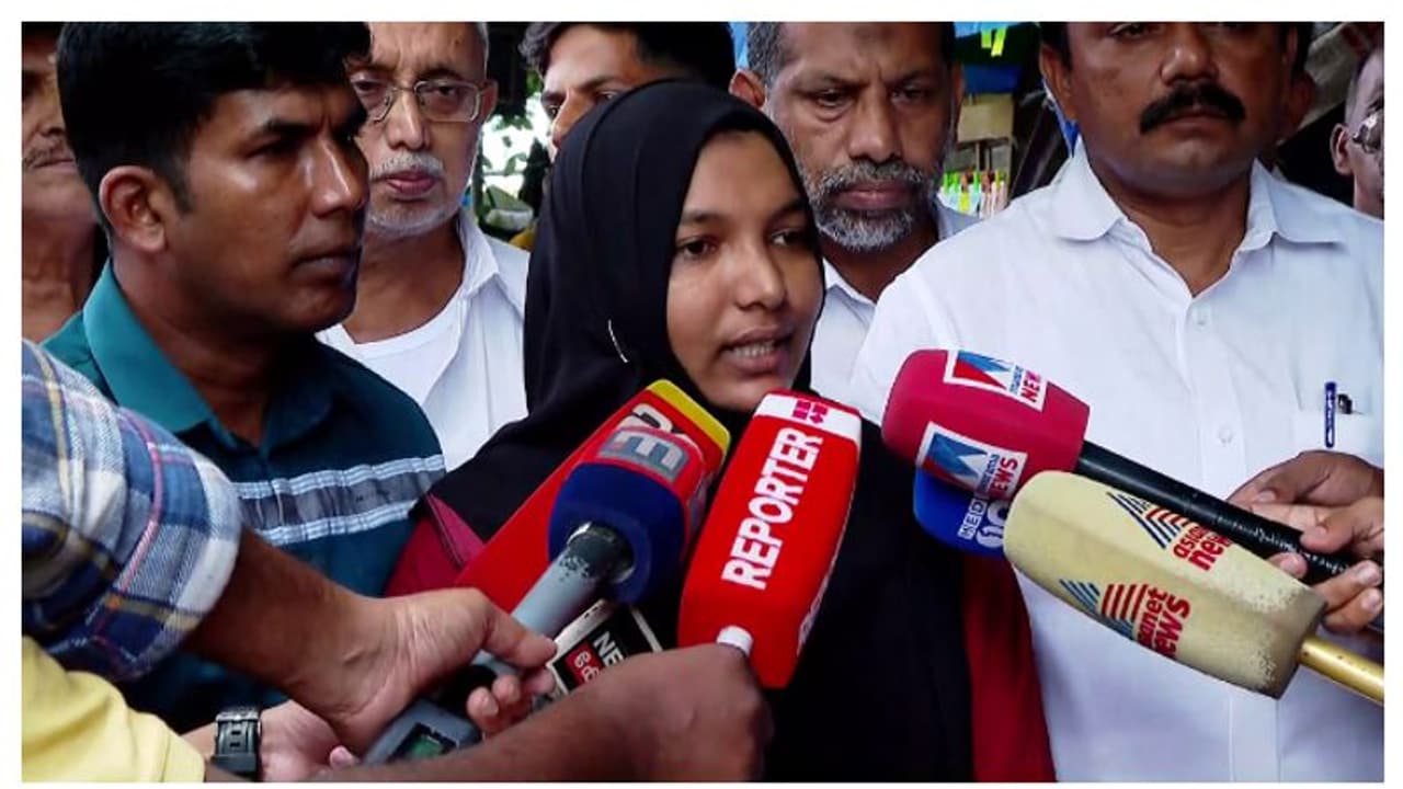 കെജിഎംസിടിഎ നിലപാട് മെഡിക്കൽ എത്തിക്സിന് വിരുദ്ധം; പൊലീസ് അന്വേഷണത്തിൽ പൂർണ തൃപ്തിയെന്ന് ഹർഷിന കെജിഎംസിടിഎ നിലപാട് മെഡിക്കൽ എത്തിക്സിന് വിരുദ്ധം; പൊലീസ് അന്വേഷണത്തിൽ പൂർണ തൃപ്തിയെന്ന് ഹർഷിന