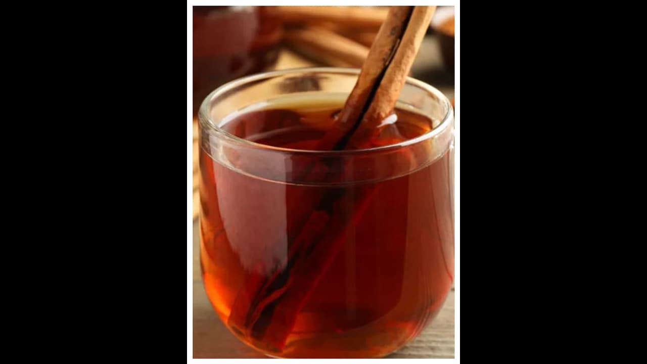 Health Tips : ദിവസവും വെറും വയറ്റിൽ കറുവപ്പട്ട വെള്ളം കുടിച്ചാൽ... Health Tips : ദിവസവും വെറും വയറ്റിൽ കറുവപ്പട്ട വെള്ളം കുടിച്ചാൽ...