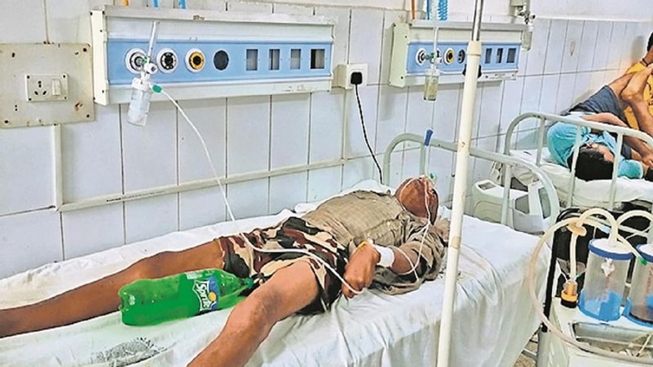 ವೈದ್ಯಕೀಯ ಸಲಕರಣೆ ಕೊರತೆ, ಯೂರಿನ್ ಬ್ಯಾಗ್ ಬದಲು ಸ್ಪ್ರೈಟ್ ಬಾಟಲಿ ಬಳಸಿದ ಆಸ್ಪತ್ರೆ! ವೈದ್ಯಕೀಯ ಸಲಕರಣೆ ಕೊರತೆ, ಯೂರಿನ್ ಬ್ಯಾಗ್ ಬದಲು ಸ್ಪ್ರೈಟ್ ಬಾಟಲಿ ಬಳಸಿದ ಆಸ್ಪತ್ರೆ!