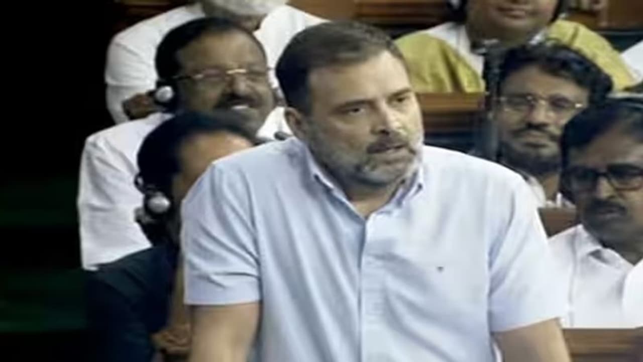 'பயப்படாதீங்க அதானி பற்றி பேச மாட்டேன்': நம்பிக்கை இல்லாத் தீர்மானத்தில் ராகுல் மாஸ் பேச்சு!