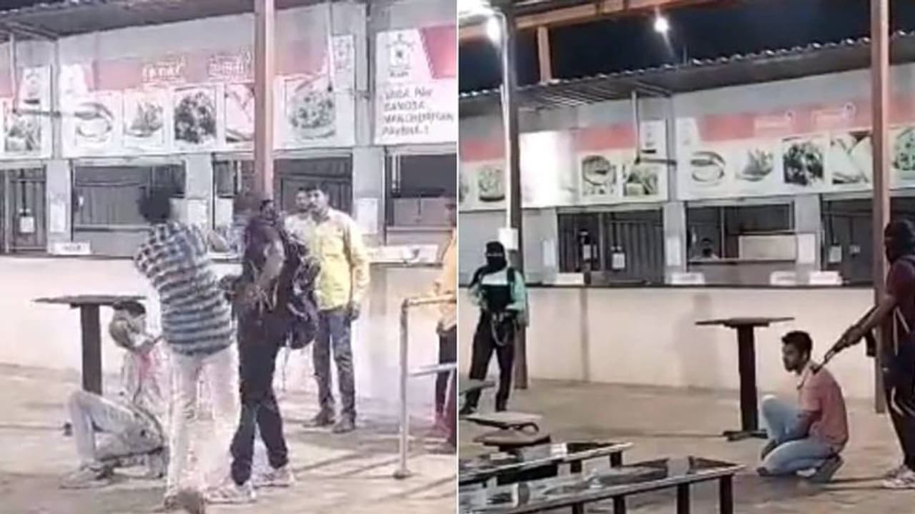 “உனக்கு மூளை இருக்கா" தீவிரவாதியை திட்டி, கன்னத்தில் அறைந்த நபர்.. ஆனா எதிர்பார்க்காத ட்விஸ்ட்.. “உனக்கு மூளை இருக்கா" தீவிரவாதியை திட்டி, கன்னத்தில் அறைந்த நபர்.. ஆனா எதிர்பார்க்காத ட்விஸ்ட்..