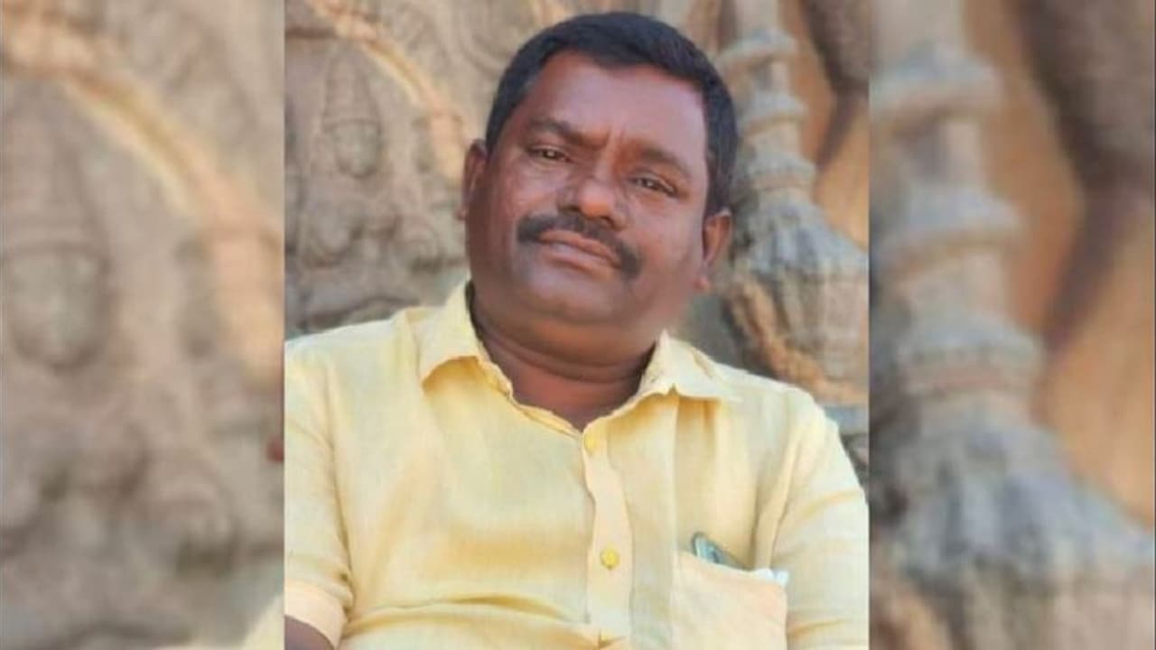 ಎಕ್ಸಿಬಿಷನ್ನಲ್ಲಿ ಮಾರಿದ ರೊಟ್ಟಿ ಬದುಕು ಬದಲಿಸಿತು: ಉದ್ಯಮಿಯಾಗಿ ಬದಲಾದ ಹಳ್ಳಿಹೈದನ ಕತೆ ಎಕ್ಸಿಬಿಷನ್ನಲ್ಲಿ ಮಾರಿದ ರೊಟ್ಟಿ ಬದುಕು ಬದಲಿಸಿತು: ಉದ್ಯಮಿಯಾಗಿ ಬದಲಾದ ಹಳ್ಳಿಹೈದನ ಕತೆ