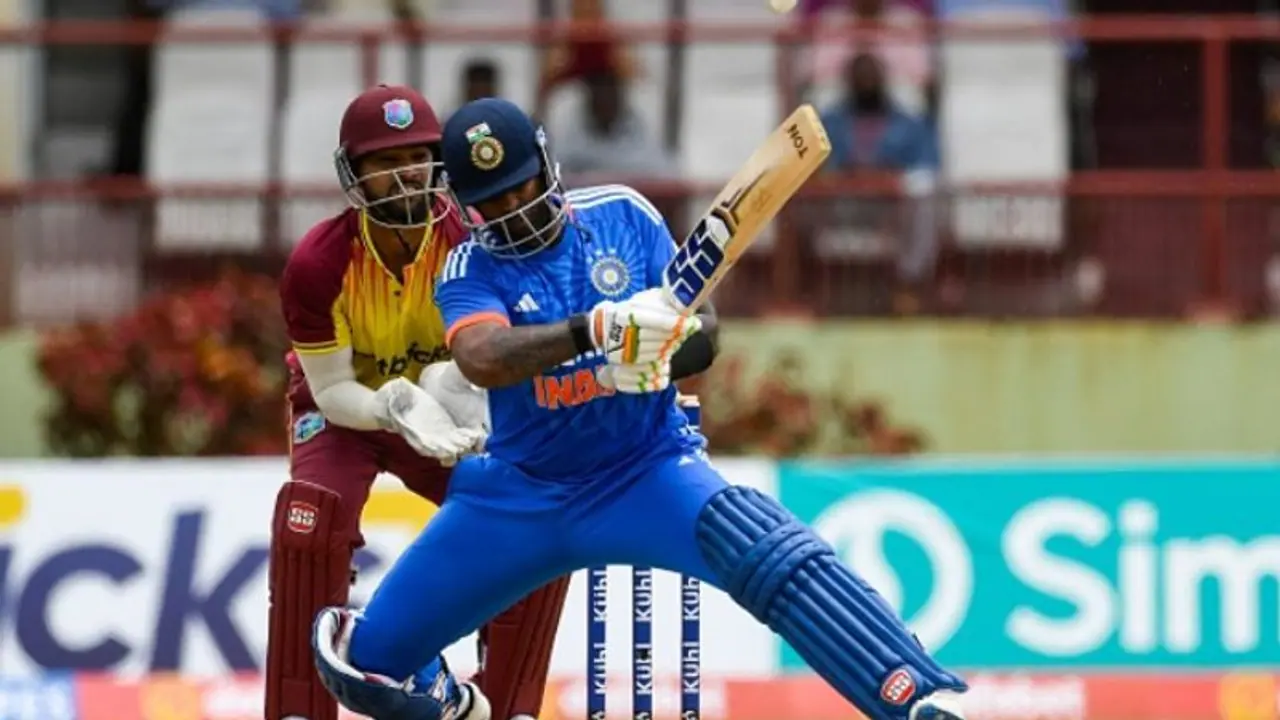 సూర్యకుమార్ యాదవ్ హాఫ్ సెంచరీ... వర్షం కారణంగా ఆగిన ఆట..