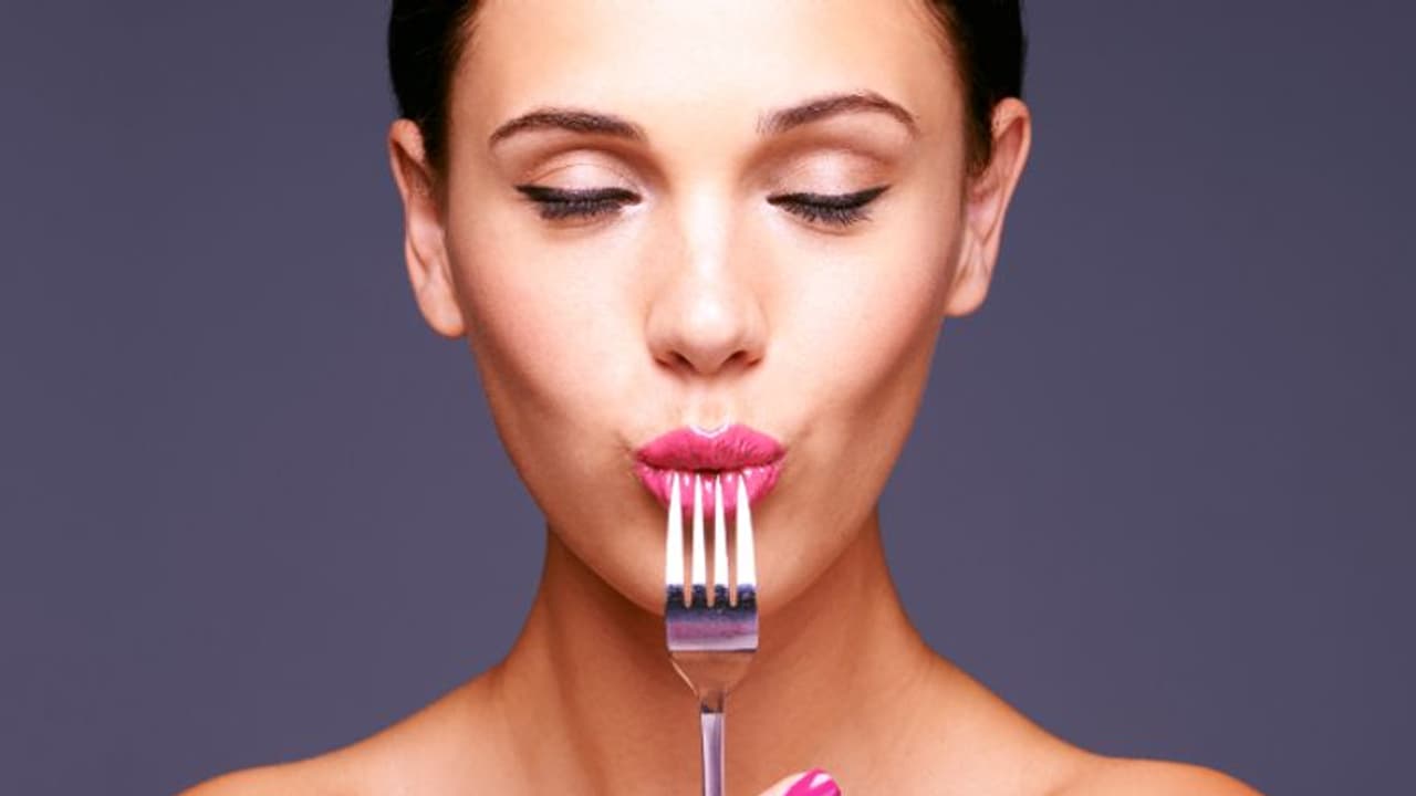 ചര്മ്മം കണ്ടാല് പ്രായം പറയാതിരിക്കാന് ഈ മൂന്ന് ഭക്ഷണങ്ങള് മാത്രം കഴിച്ചാല് മതി... ചര്മ്മം കണ്ടാല് പ്രായം പറയാതിരിക്കാന് ഈ മൂന്ന് ഭക്ഷണങ്ങള് മാത്രം കഴിച്ചാല് മതി...