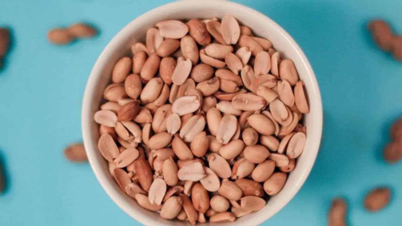  യാത്രക്കിടെ വിമാനത്തിലെ മുഴുവൻ നിലക്കടല പാക്കറ്റുകളും വാങ്ങി യുവതി; കാരണമിതാണ്... 