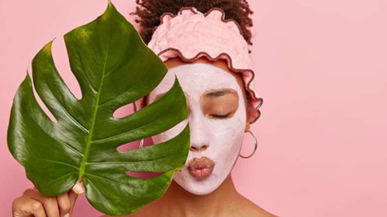 മുഖത്തെ കറുത്ത പാടുകള് അകറ്റാന് പതിവായി ഉപയോഗിക്കേണ്ട ഫേസ് പാക്കുകള്... മുഖത്തെ കറുത്ത പാടുകള് അകറ്റാന് പതിവായി ഉപയോഗിക്കേണ്ട ഫേസ് പാക്കുകള്...