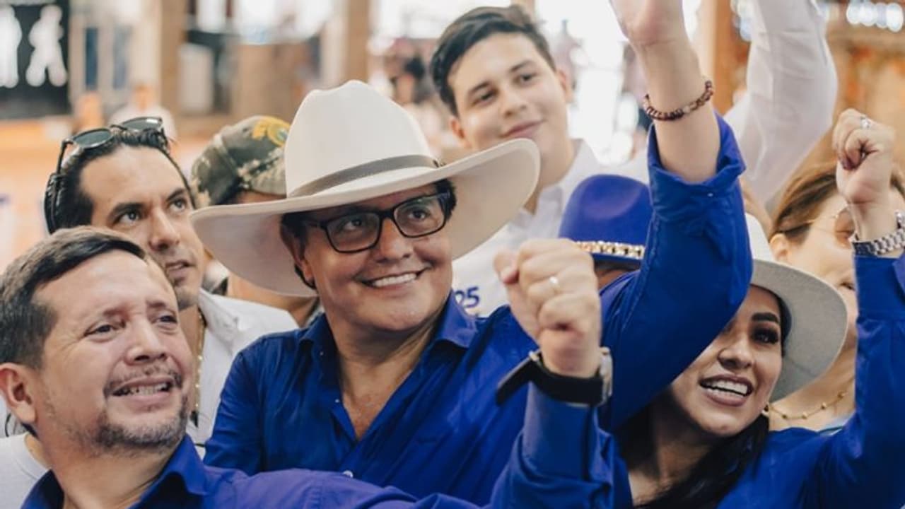 തെരഞ്ഞെടുപ്പ് റാലിക്കിടെ അക്രമം; ഇക്വഡോറില് പ്രസിഡന്റ് സ്ഥാനാര്ത്ഥി തലയ്ക്ക് വെടിയേറ്റ് കൊല്ലപ്പെട്ടു തെരഞ്ഞെടുപ്പ് റാലിക്കിടെ അക്രമം; ഇക്വഡോറില് പ്രസിഡന്റ് സ്ഥാനാര്ത്ഥി തലയ്ക്ക് വെടിയേറ്റ് കൊല്ലപ്പെട്ടു