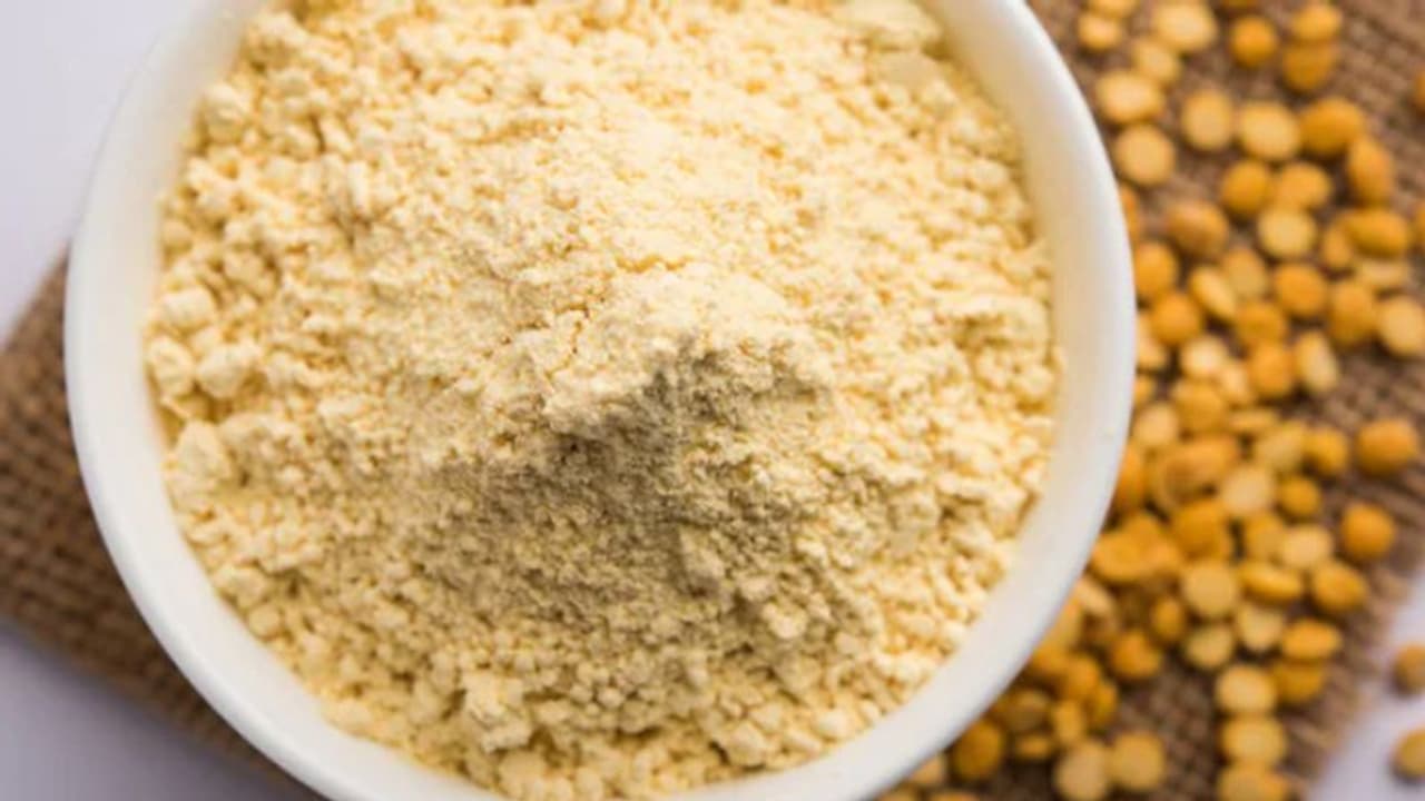 മുഖം സുന്ദരമാക്കാൻ കടലമാവ് ഇങ്ങനെ ഉപയോ​ഗിക്കൂ