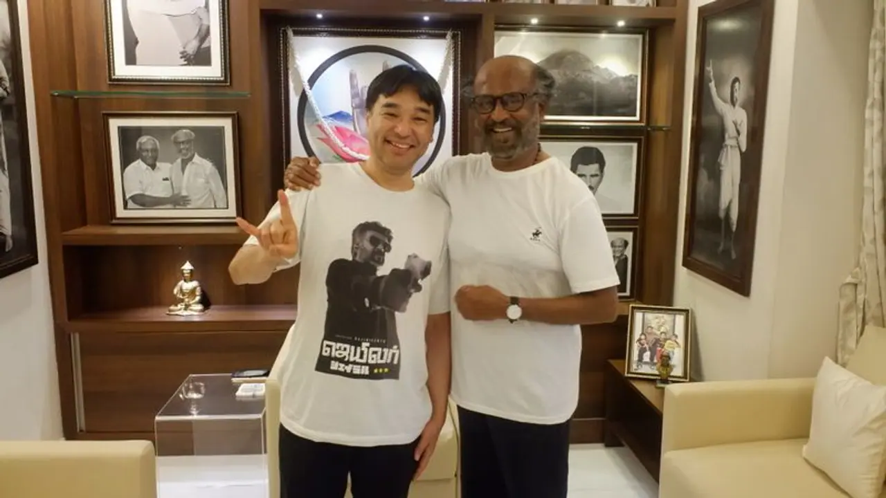 ஜெயிலர் படம் பார்க்க ஜப்பானில் இருந்து பறந்து வந்த சூப்பர்ஸ்டார் ரஜினிகாந்தின் வெறித்தனமான ரசிகர்கள் ஜெயிலர் படம் பார்க்க ஜப்பானில் இருந்து பறந்து வந்த சூப்பர்ஸ்டார் ரஜினிகாந்தின் வெறித்தனமான ரசிகர்கள்