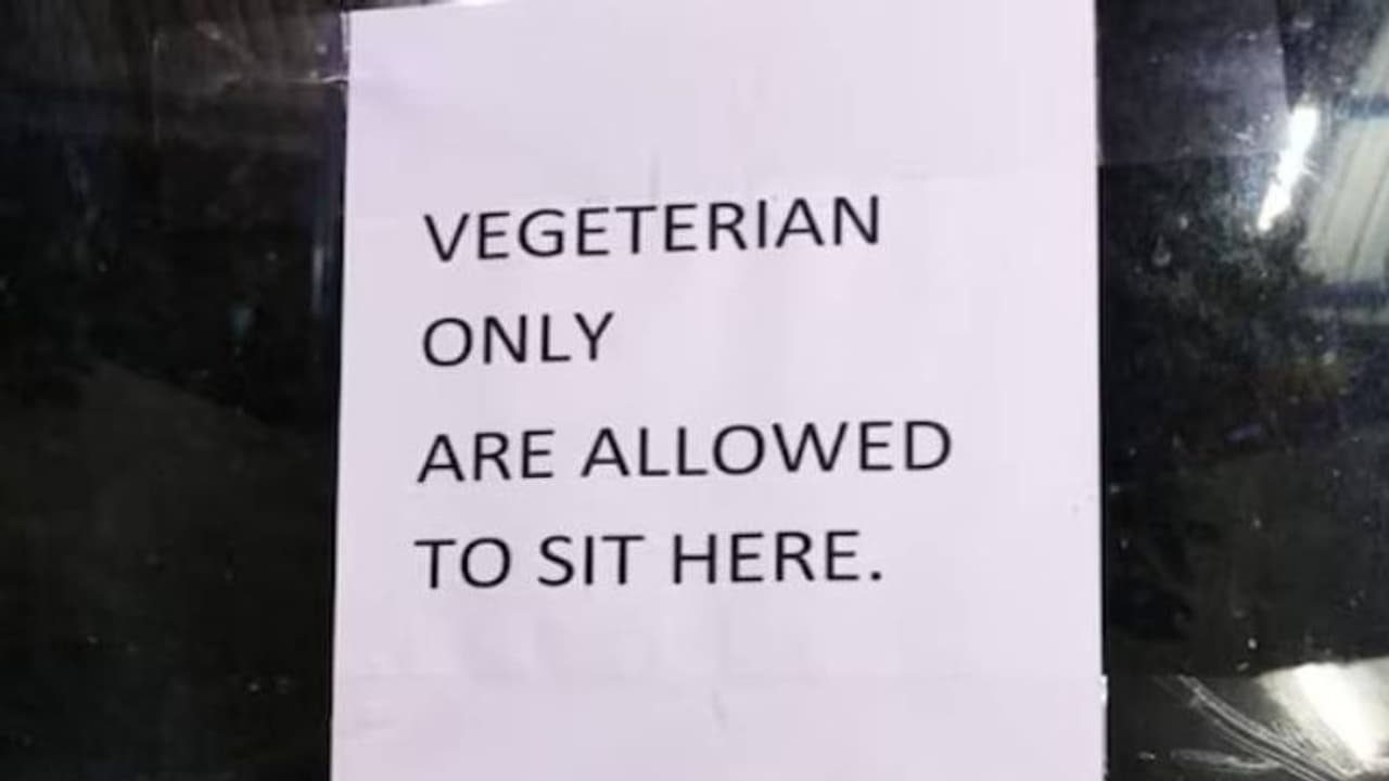ഇവിടെ സസ്യാഹാരികൾ മാത്രം ഇരിക്കുക, വിവാദമായി ഐഐടി ബോംബെ കാന്റീനിലെ പോസ്റ്റർ ഇവിടെ സസ്യാഹാരികൾ മാത്രം ഇരിക്കുക, വിവാദമായി ഐഐടി ബോംബെ കാന്റീനിലെ പോസ്റ്റർ