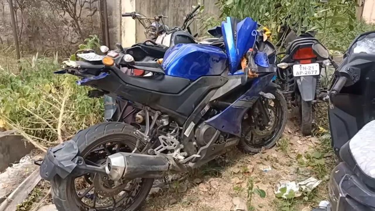 வேலூரில் பள்ளி மாணவர்கள் ஓட்டி வந்த இருசக்கர வாகனம் விபத்து; இருவர் சம்பவ இடத்திலேயே பலி வேலூரில் பள்ளி மாணவர்கள் ஓட்டி வந்த இருசக்கர வாகனம் விபத்து; இருவர் சம்பவ இடத்திலேயே பலி